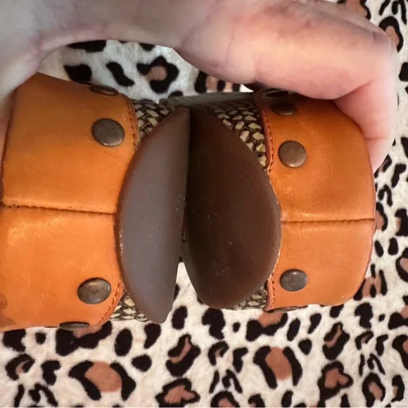 Fitflop Women’s Lulu Tan Leather Women Sandals - Picture 6 of 6